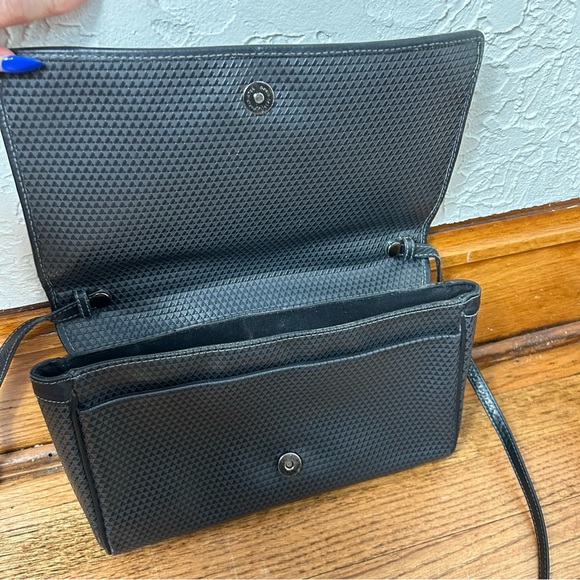 Vintage Liz Claiborne | 80’s Leather Navy Shoulder Bag - Picture 9 of 16